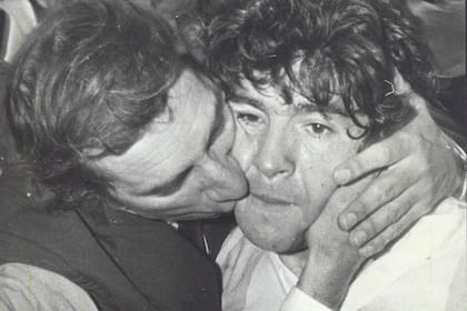 El beso de Carlos Bilardo en México 86