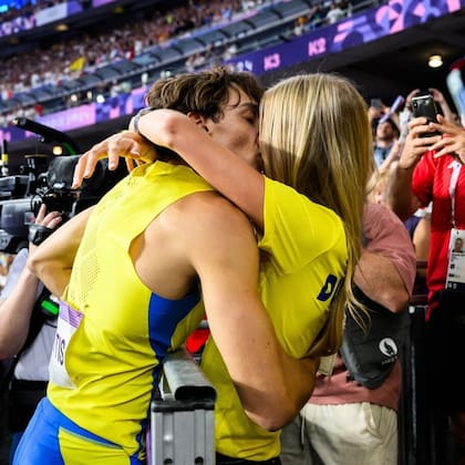 El beso de Duplantis e Inglander en los Juegos Olímpicos que se volvió viral