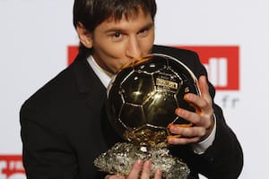 La historia íntima del primer Balón de Oro ganado por Messi en 2009, acompañado por sus hermanos