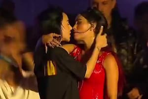 El beso entre Lali Espósito y Nicki Nicole que hizo enloquecer a sus fans