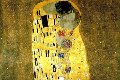 "El beso" es probablemente la pintura más emblemática de Gustav Klimt, por la que se lo identifica; es muy moderna, pero recupera técnicas antiguas