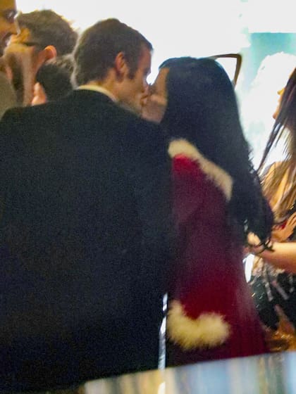 El beso que captaron los paparazzi y confirmaría que entre ellos hay algo más que una buena amistad