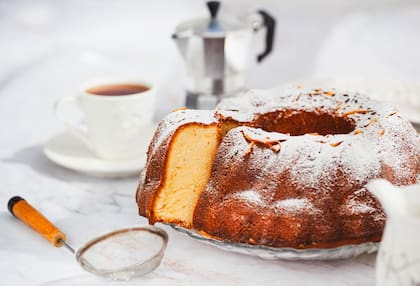 El bicarbonato de sodio es un agente leudante muy utilizado en la cocina porque ayuda a que las masas crezcan y queden más esponjosas