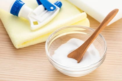 El bicarbonato te puede ayudar a eliminar los olores también (Foto: iStock)