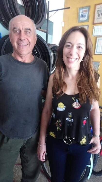 Vidal junto al bicicletero