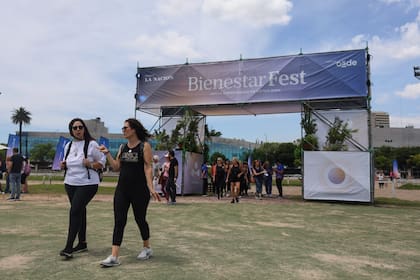 El Bienestar Fest se realiza hasta las 18.30, con el cierre de Yami Safdie