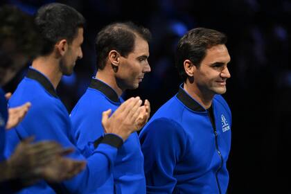 El Big 3, y un momento singular: los aplausos de Nadal y Djokovic para Federer, en el retiro del suizo, en septiembre del año pasado