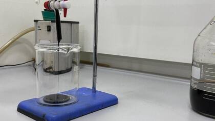 El "biocrudo" actúa igual que el petróleo crudo y puede convertirse en queroseno.