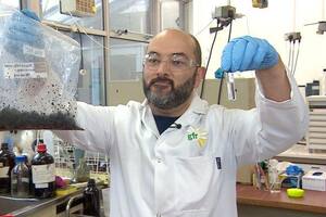El "biocrudo" es un combustible con "emisiones netas 0", sostiene el químico Sergio Lima.