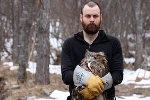 La increíble historia del naturalista Jonathan C. Slaght en el este ruso