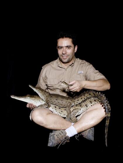 El biólogo mexicano Luis Sigler pasó las últimas dos décadas cuidando a Juancho y a sus crías.