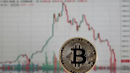 El bitcoin perdió más de la mitad de su valor en lo que va de año (Foto: Archivo)