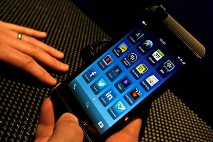 El BlackBerry Z10, el primer teléfono completamente táctil de la compañía con el flamante sistema operativo BB10