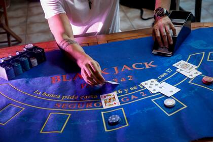El blackjack, también conocido como veintiuno, es uno de los juegos de casino más populares y con mayores probabilidades de ganar (Archivo)

