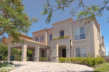 El blanco, arena, beige y gris son los tonos más neutros y los más elegidos para la pintura exterior