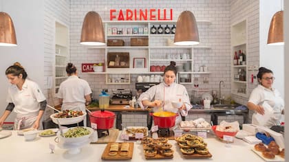 El blanquísimo local de Farinelli.