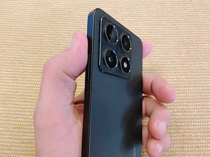 El bloque de cámaras del Xiaomi 14T, donde se destaca el sensor principal de 50 megapixeles con una lente Summilux de Leica