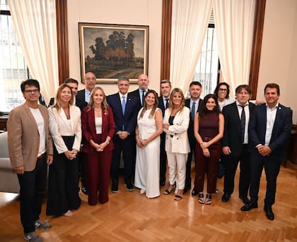 El bloque oficialista Vamos por Más cuenta con 12 legisladores y requiere del apoyo de radicales y larretistas