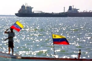 Cómo el bloqueo petrolero "total y completo" de Trump puede impactar la economía de Venezuela (y jugar en contra de EE.UU.)