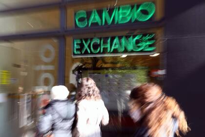 El blue opera en los $525, en medio de operaciones en la City