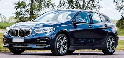 El BMW 118 es un ejemplo del dowsizing entre las marcas premium: 1.5 L de 140 CV y 220 Nm
