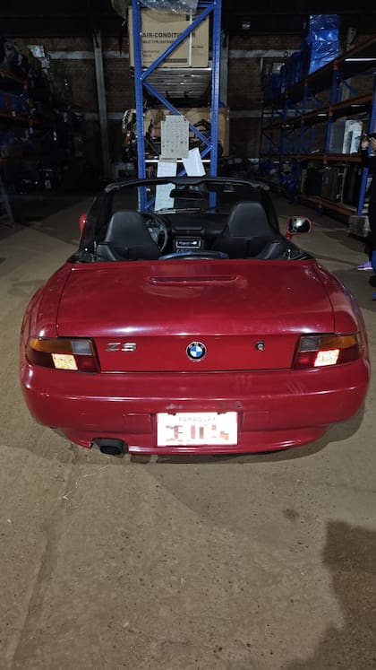 El BMW descapotable tenía patente paraguaya