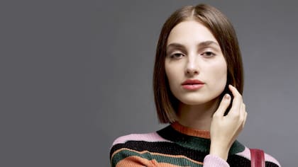 El bob se puede usar al mentón o por los hombros, acompañado de un estilo retro y femenino