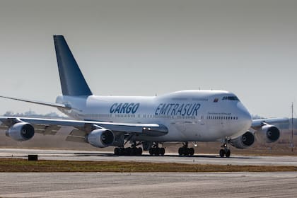 El  Boeing 747-300 de la aerolínea venezolana Emtrasur Cargo pasó primero por Córdoba, debido a la neblina, y luego llegó a Ezeiza