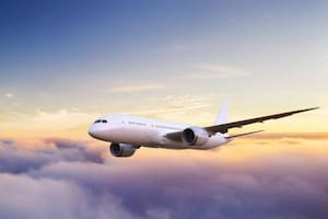 Un avión voló con cinta adhesiva en sus alas y causó pánico entre los pasajeros