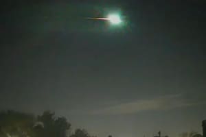 El video del momento exacto en que un bólido iluminó el cielo en Buenos Aires