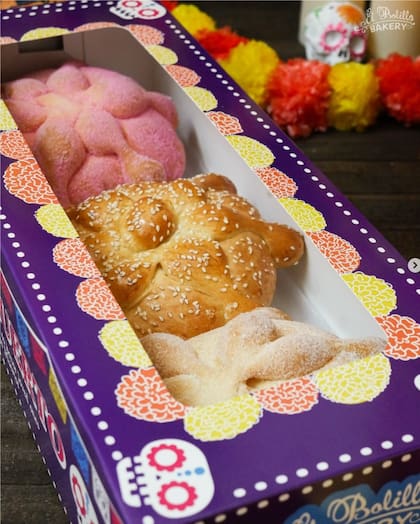 El Bolillo Bakery ofrece un paquete con tres panes de muerto (Instagram/@elbolillobakery)
