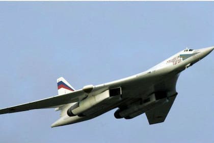 El bombardero estratégico Tu-160