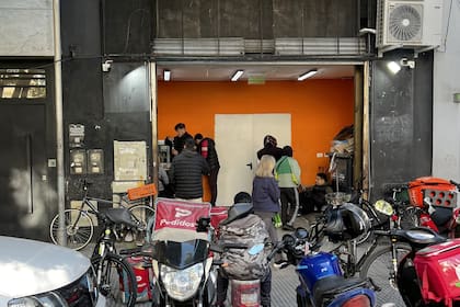 El boom del delivery, entrega de comida a domicilio Rappi, Pedidos Ya, Uber Eats, Mercado Libre. dark kitchens