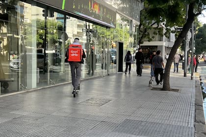 El boom del delivery, entrega de comida a domicilio Rappi, Pedidos Ya, Uber Eats, Mercado Libre