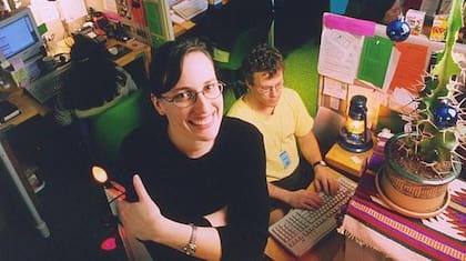 El boom que tuvo internet a finales de la década del 90 llevó a la creación de miles de empresas que finalmente quebraron estrepitosamente. Sin embargo, algunas de las que sobrevivieron hoy son gigantes como Amazon.