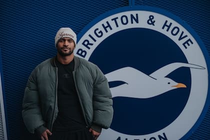 El boxeador inglés Harlem Eubank es fanático de Brighton e incluso ha entrenado con el entrenador del primer equipo, el alemán Fabian Hurzeler