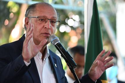 El brasileño Geraldo Alckmin, ex gobernador del estado de Sao Paulo, pronuncia un discurso durante su afiliación al Partido Socialista Brasileño en un acto en Brasilia, el 23 de marzo de 2022, antes de las elecciones presidenciales de octubre. 