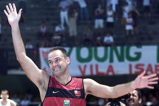 Murió Oscar Schmidt, el máximo anotador de la historia de los Juegos Olímpicos, que rechazó jugar en la NBA