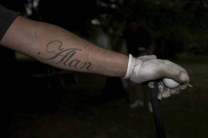 El brazo de Javier “El Mula” Farías lleva el tatuaje de uno de sus hijos.