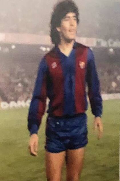 El breve paso de Maradona por Barcelona quedó retratado en esta imagen que adorna la nueva vivienda del ex crack.