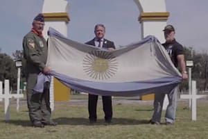 El brigadier Ernesto Rubén Ureta, el coronel Daniel Esteban y el capitán de fragata Carlos Bianchi, en el video oficial