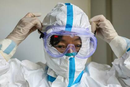 Coronavirus: confirman diez enfermos más en el crucero varado en Japón con ocho argentinos