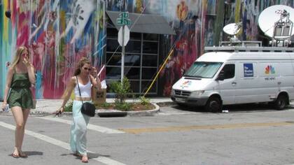 El brote ha recibido la atención de los medios de comunicación estadounidenses, que se concentraron este martes en Wynwood