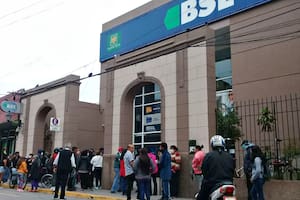 Un banco demoró más de tres horas en atender a sus clientes y fue sancionado