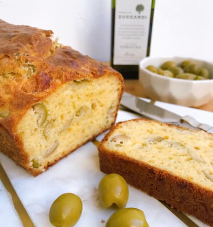 El budín salado puede hacerse con harina o sin ella; al igual que la cocción se puede realizar en el horno o a baño María