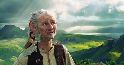 El buen amigo gigante, que se estrenará el jueves próximo, es la vuelta del director a los tiempos de E.T, el extraterrestre