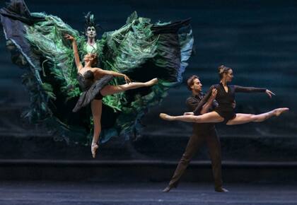 El Buenos Aires Ballet está compuesto en su mayoría por bailarines integrantes de los teatros Colón, Argentino de La Plata y San Martín.