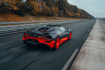 El Bugatti Mistral alcanzó en Alemania los 453,91 km/h
