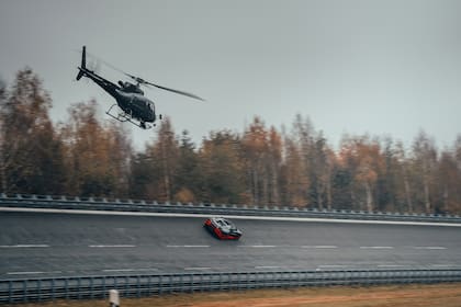 El Bugatti Mistral sobre la pista de Papenburg en Alemania