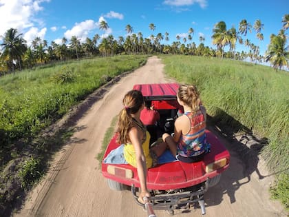 El buggy es el medio de transporte más usado para trasladarse entre las playas